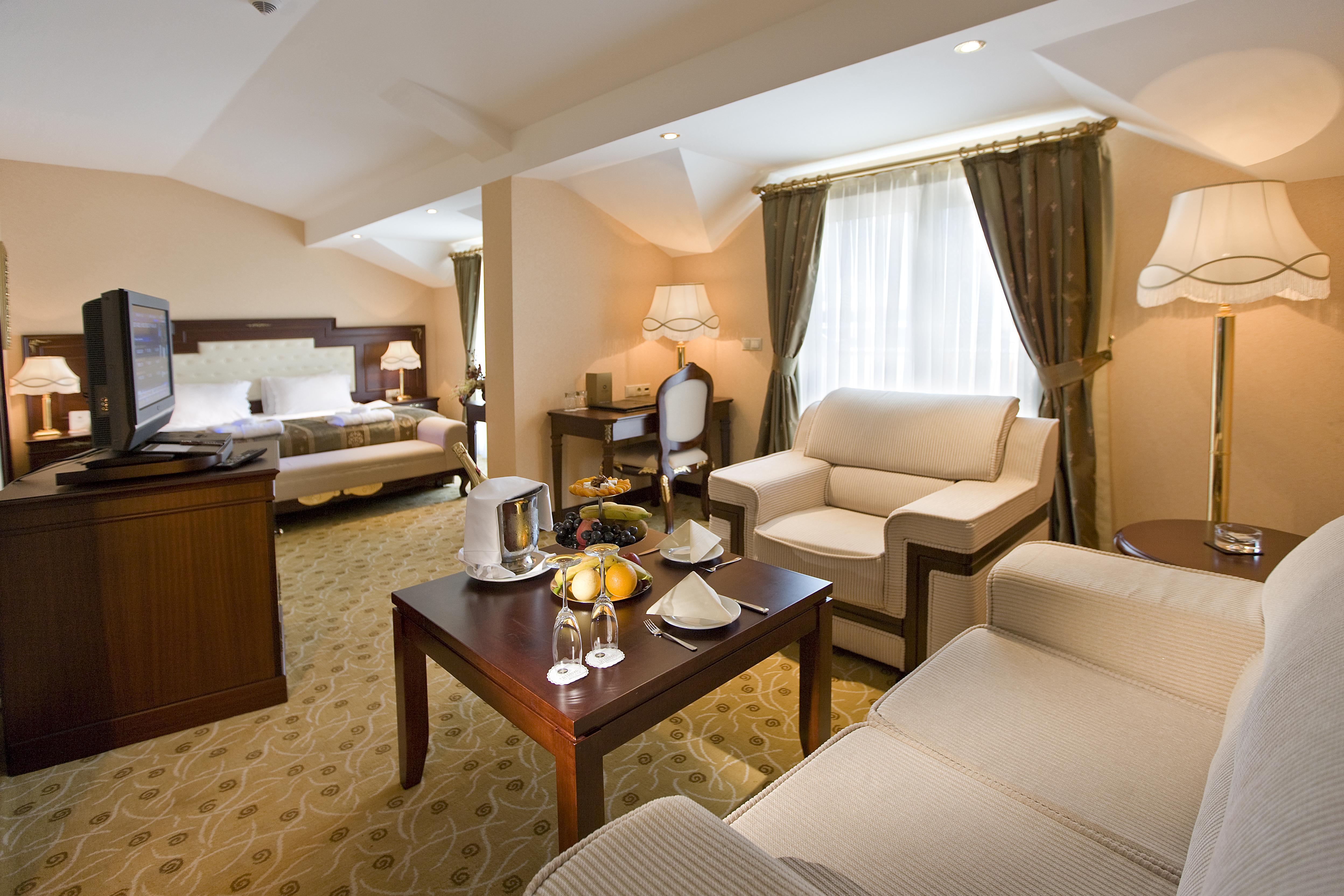 Latanya Palm & Spa Airport Анталия Екстериор снимка