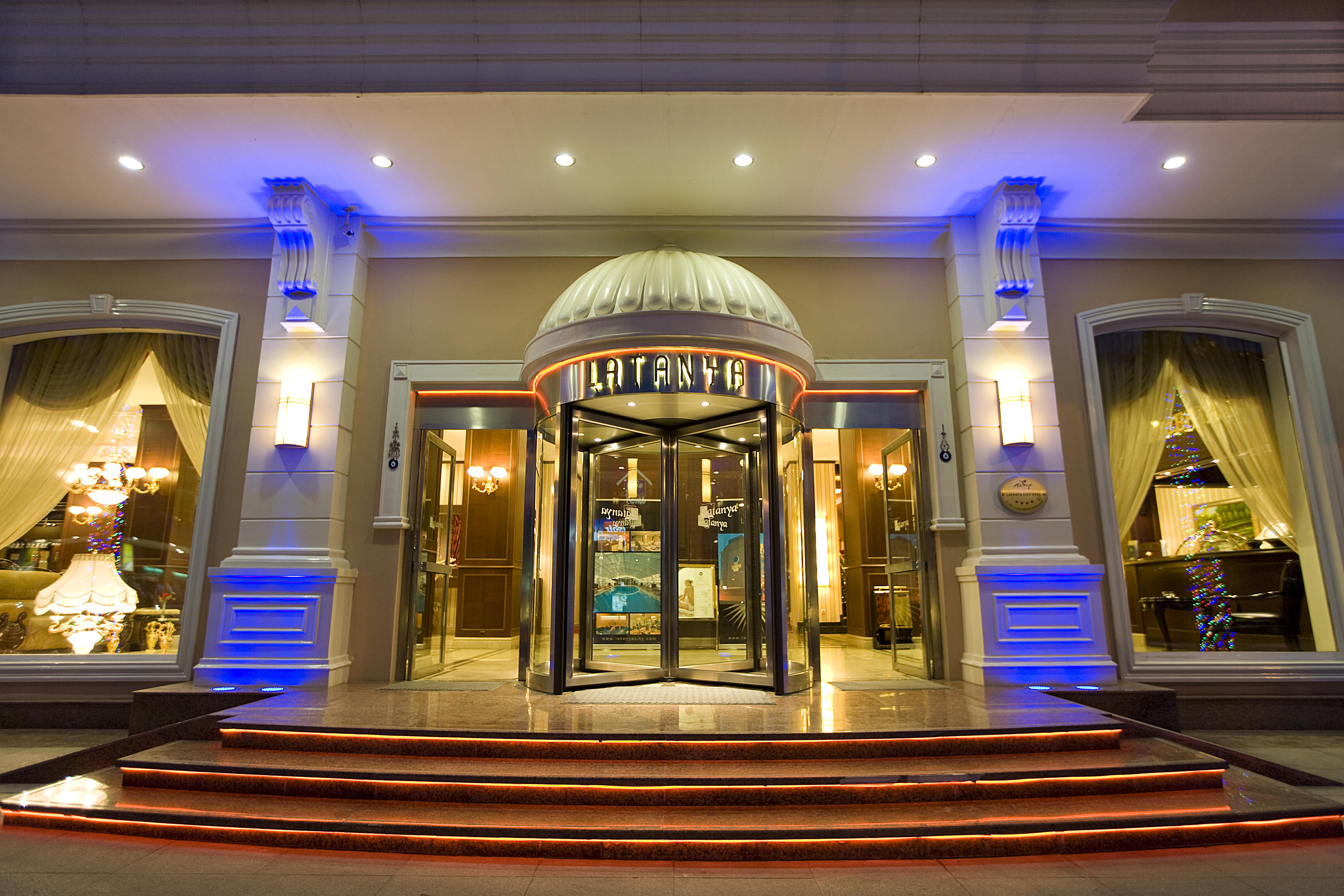 Latanya Palm & Spa Airport Анталия Екстериор снимка
