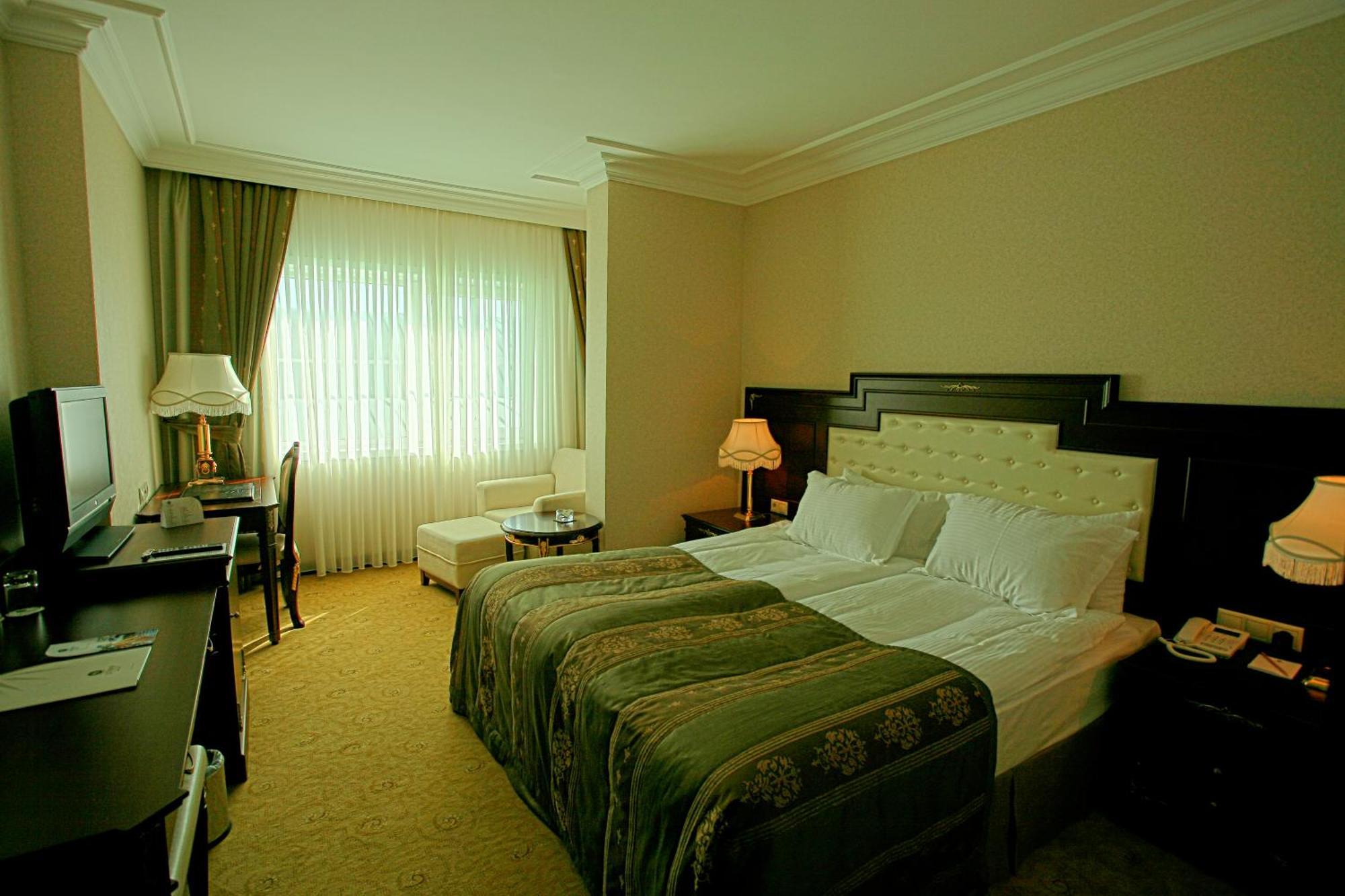Latanya Palm & Spa Airport Анталия Екстериор снимка