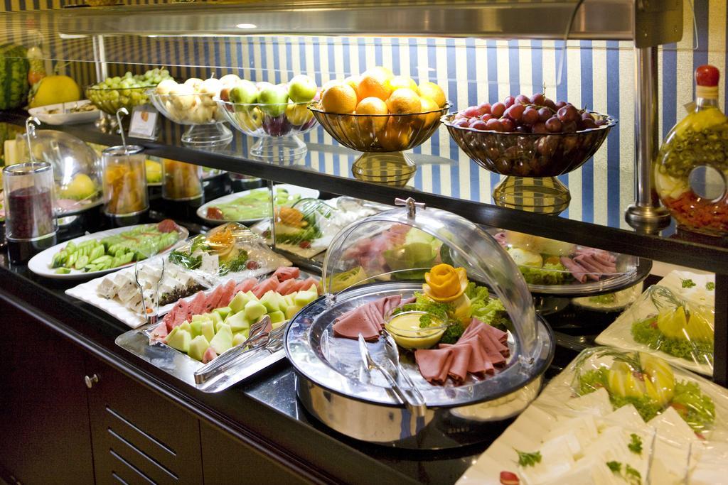 Latanya Palm & Spa Airport Анталия Екстериор снимка
